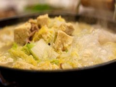 <b>沐鸣总代理条件炖冻豆腐,搭配荤的菜</b>
