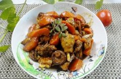 沐鸣娱乐代理红萝卜炒肉的做法 排骨冬菇焖红萝